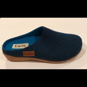Taos Woolley Clogs